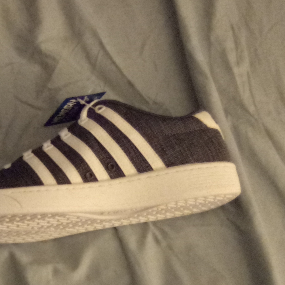 Shoes - Picture 5 of 6